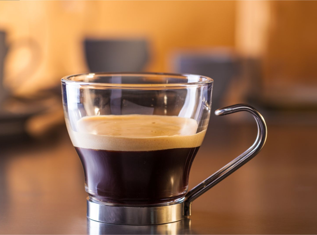 Más 500,000 tazas de café de vidrio de JoyJolt son retiradas del mercado por riesgo de quemaduras