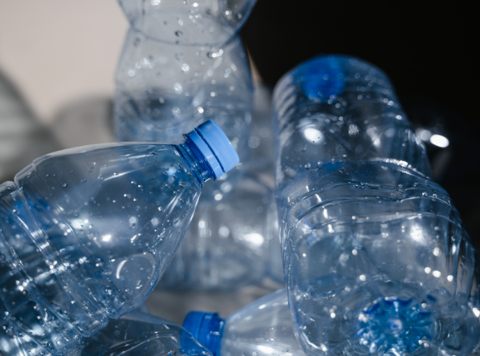 Avery Dennison presenta la primera etiqueta RFID reciclable para envases de PET