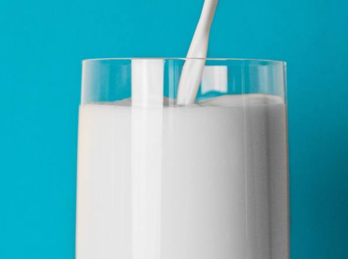 El número de pacientes con Salmonella en un brote de leche cruda podría ser de 70 o más