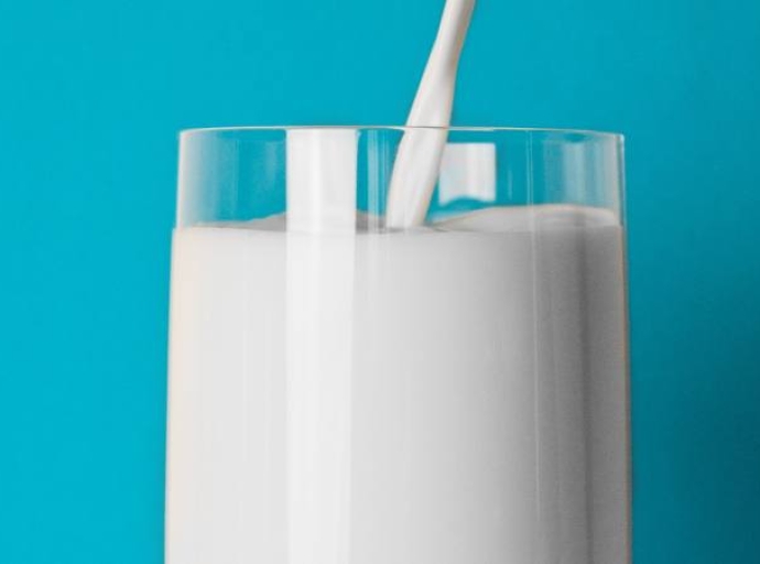 El número de pacientes con Salmonella en un brote de leche cruda podría ser de 70 o más