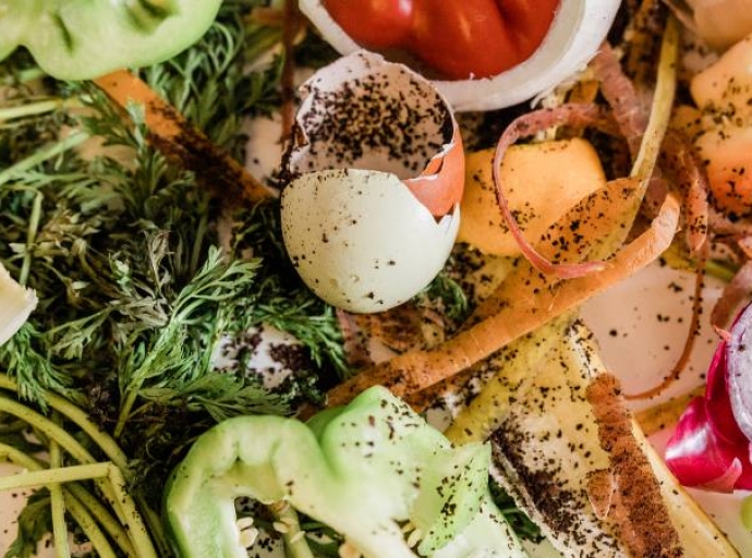 Investigadores convierten los residuos alimentarios en plástico biodegradable en un estudio innovador