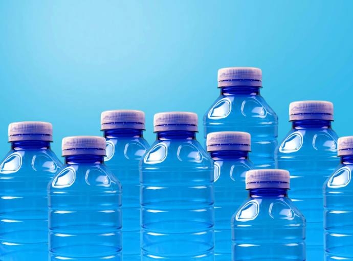 Henkel desarrolla un nuevo adhesivo termofusible para el etiquetado de botellas de PET